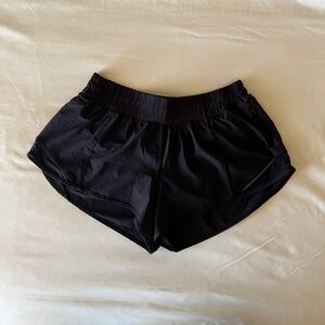Lululemon Hotty Hot Low Rise Lined Shorts 2.5" Size 8 Black
